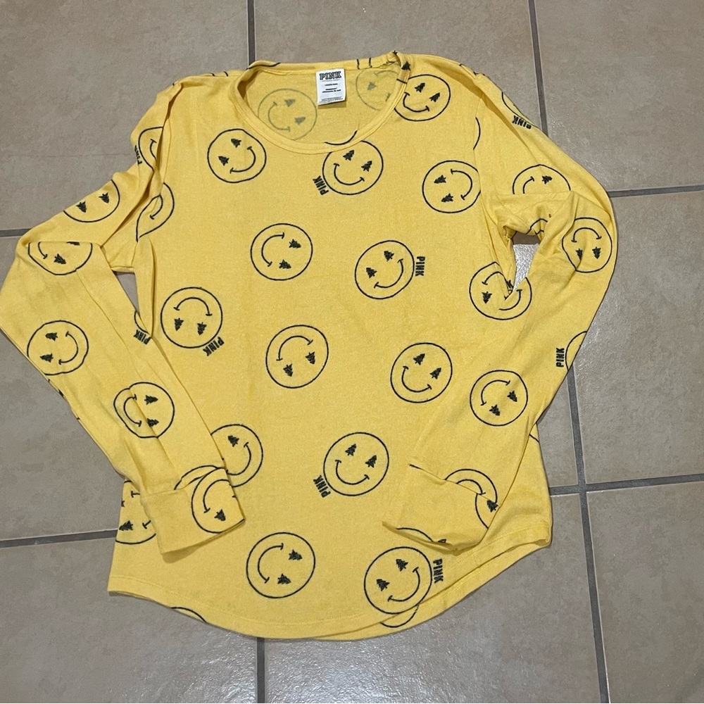 PINK Victoria's Secret Cozy Smiley Face Long Sleeve Top - Sleep wear